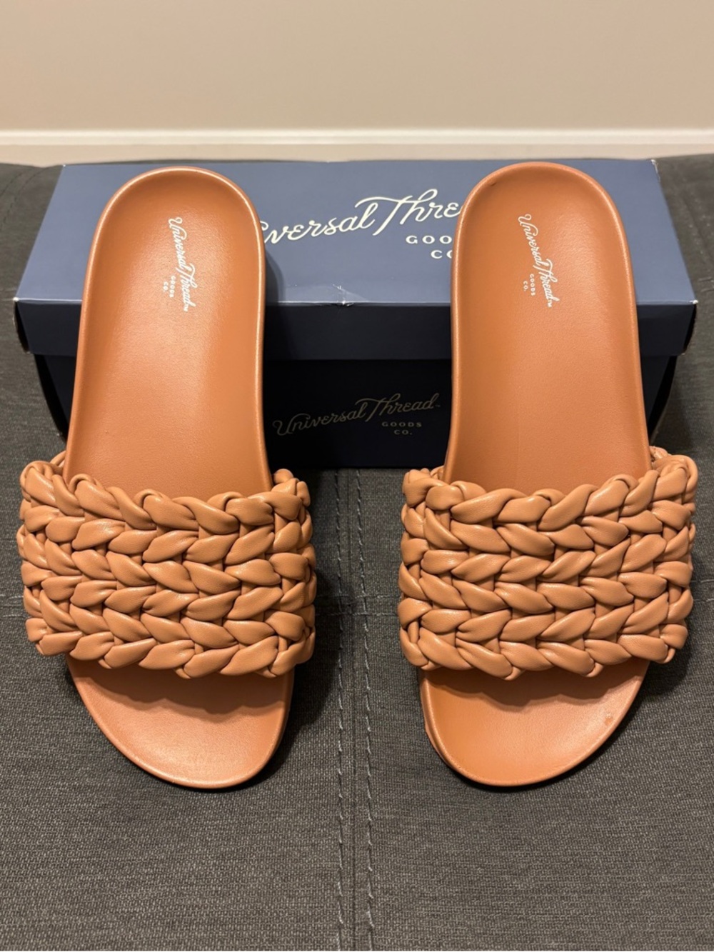 Universal Thread "Renae Flat Sandals" Tan Braided Slides Size 6